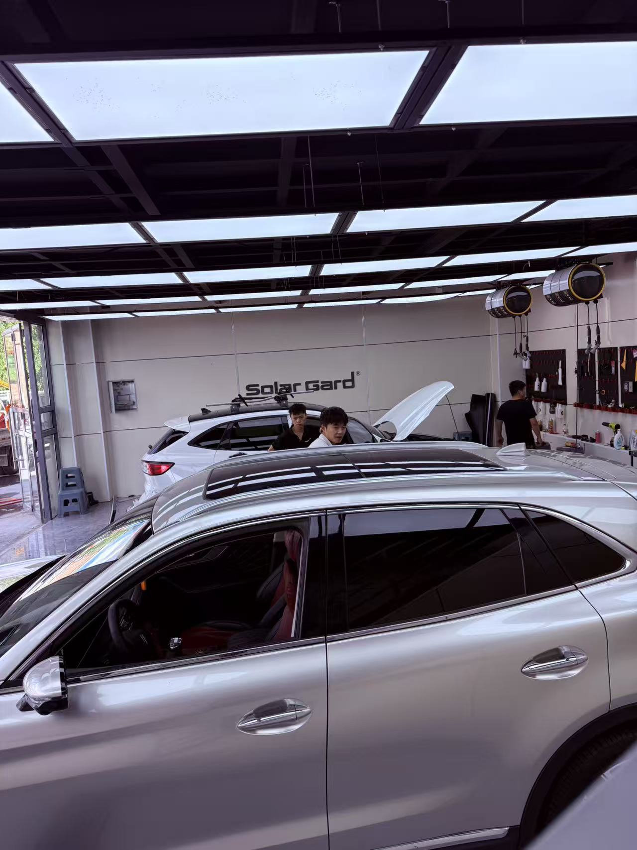 拉萨汽车贴膜门店标准化施工场景