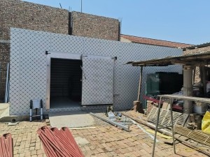 冷库聚氨酯保温拼装施工现场