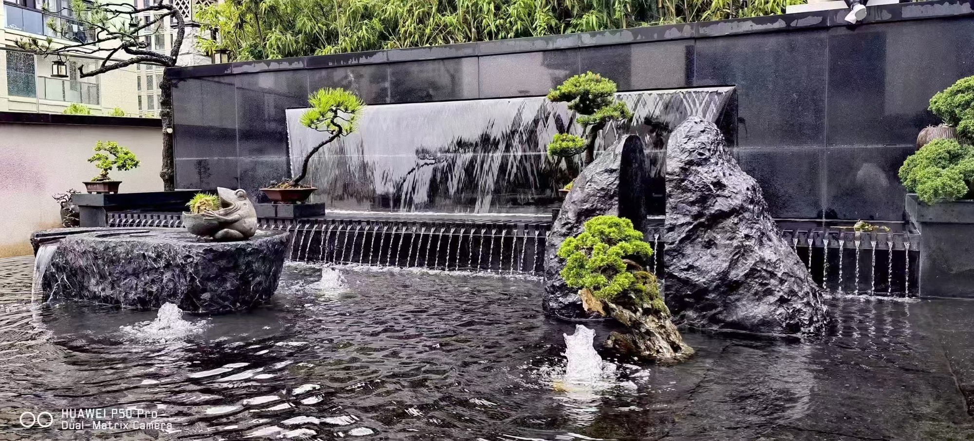 柏坡黄置石驳岸石景墙实景