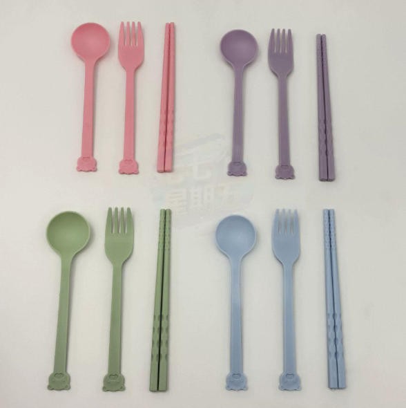 餐厨具玩具配件生产车间实拍