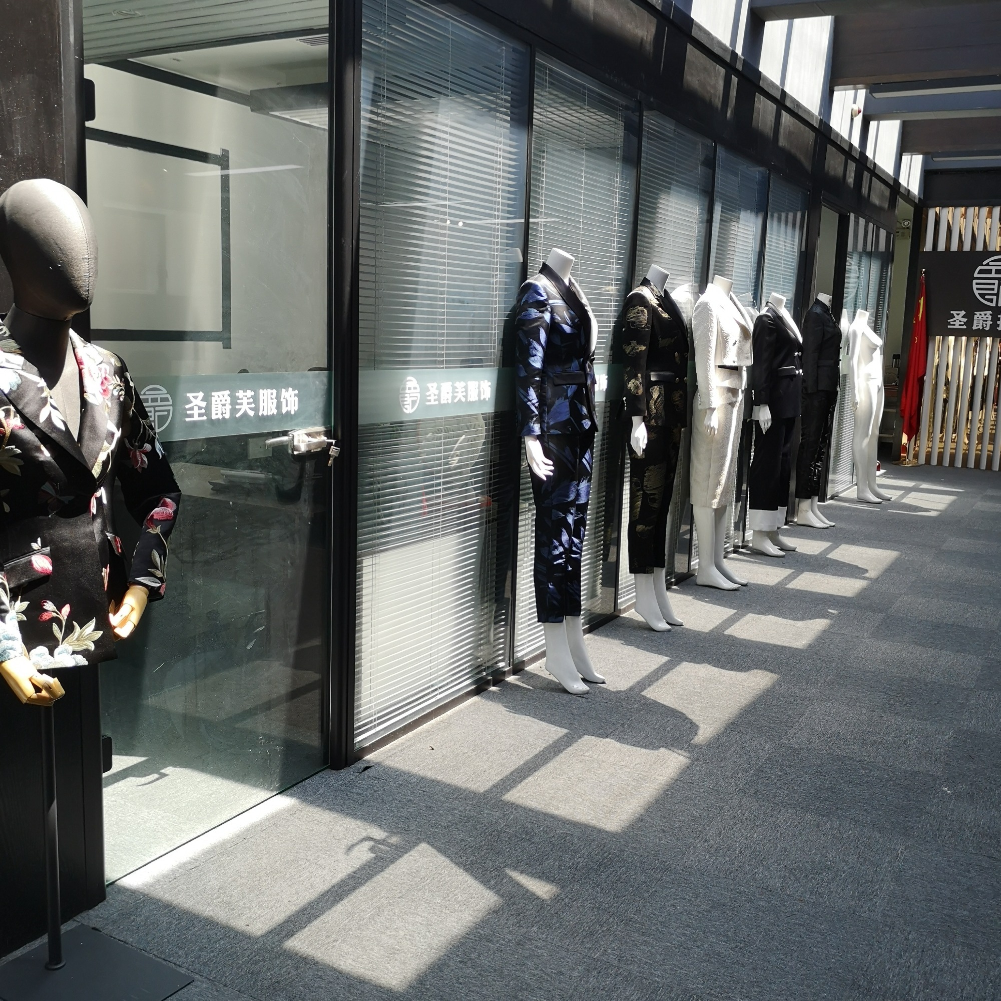 团队服装定制生产现场