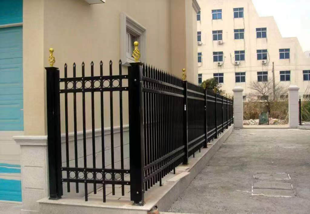 锌钢护栏实体工厂生产现场