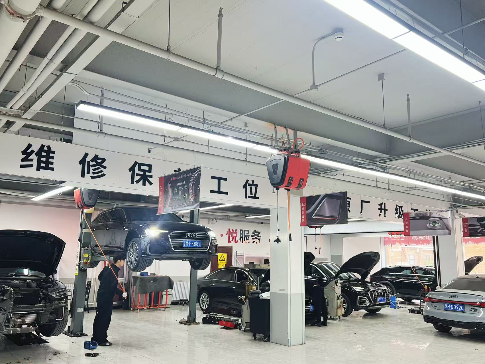 奥迪专修车间实景