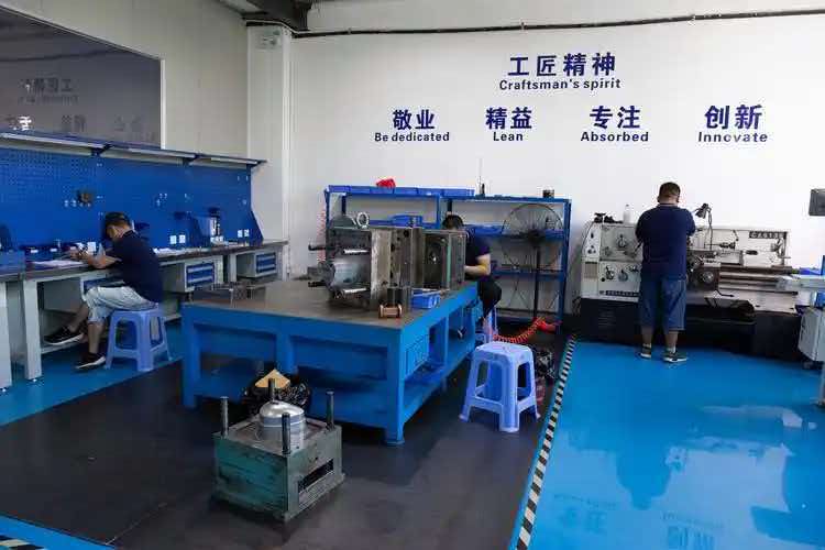 钨钢模具生产车间实拍