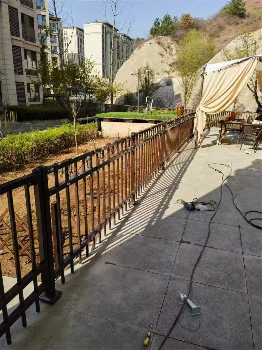 锌钢护栏实景图