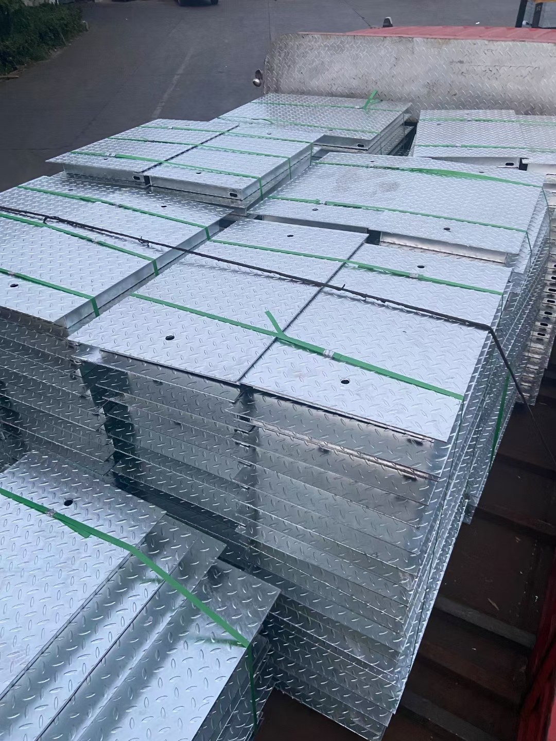 钢格栅产品生产实景