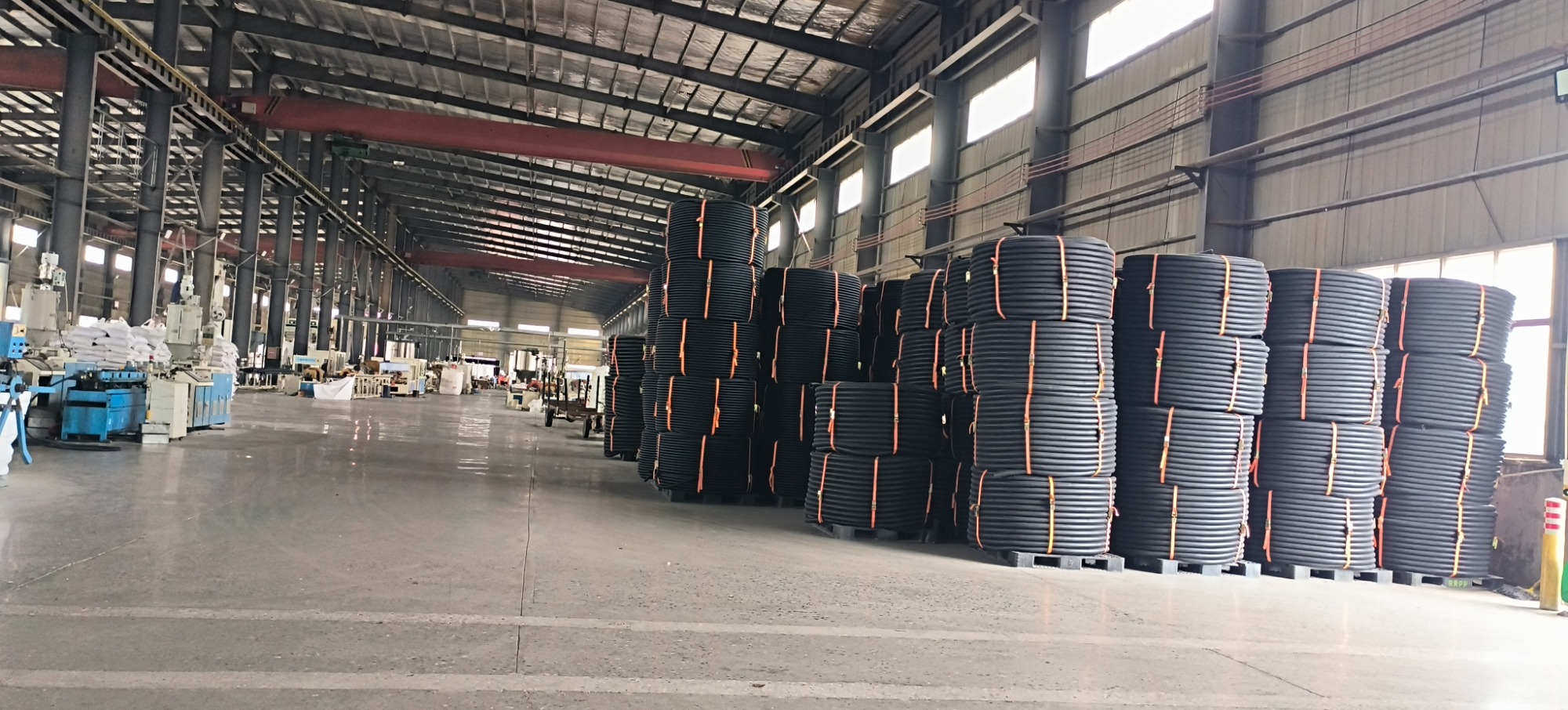 PE 排水管生产线实景