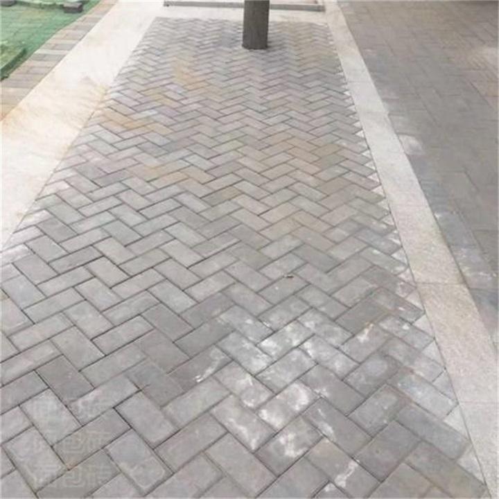 衡水人行道透水砖生产车间实景