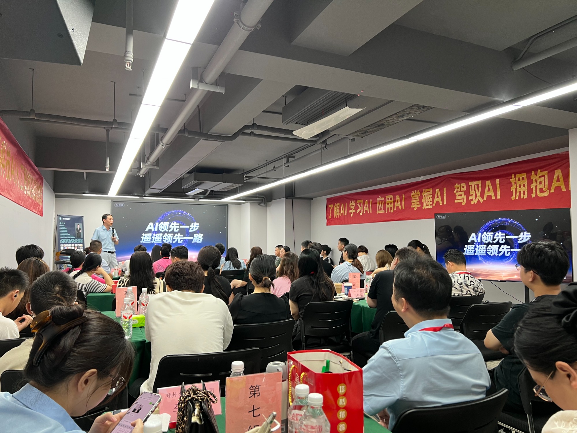 AI技术应用场景示意图