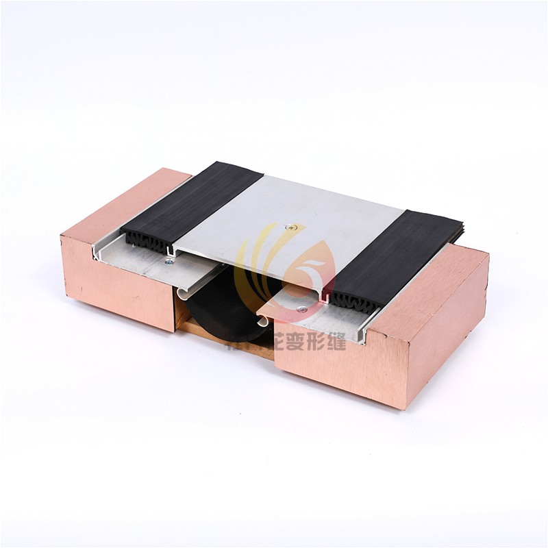 铝合金变形缝基座施工现场