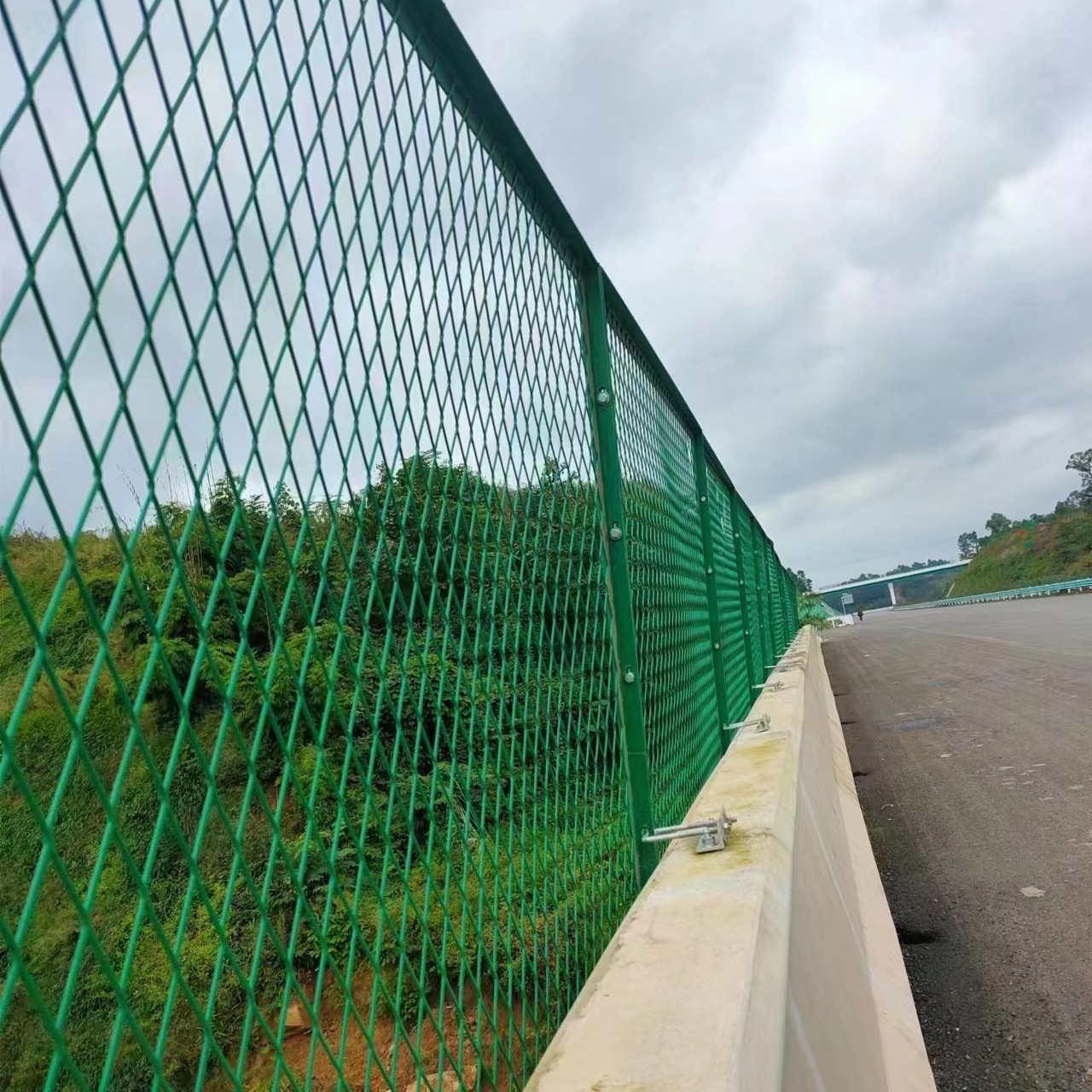 湖北地区工程护栏应用场景示意