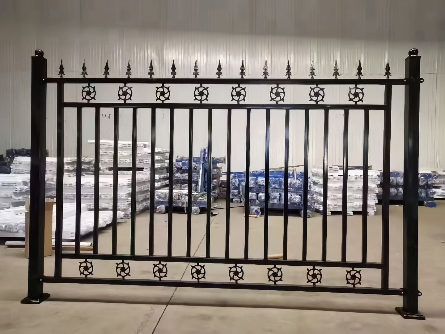 防抛网护栏实景