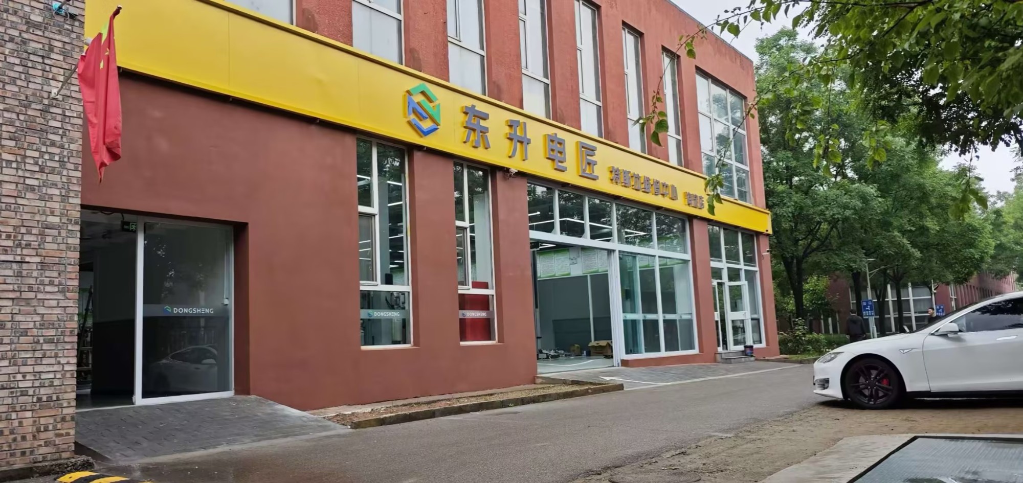 新能源精密维修车间