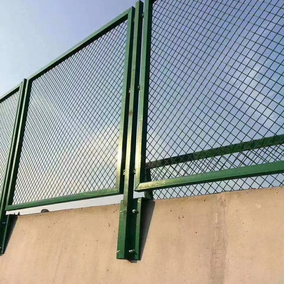 道路护栏实景图