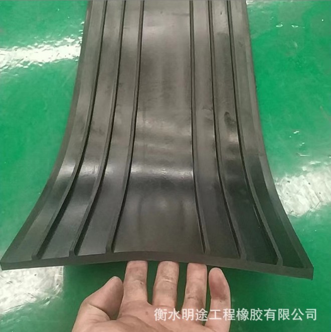 橡胶止水带生产与质检场景