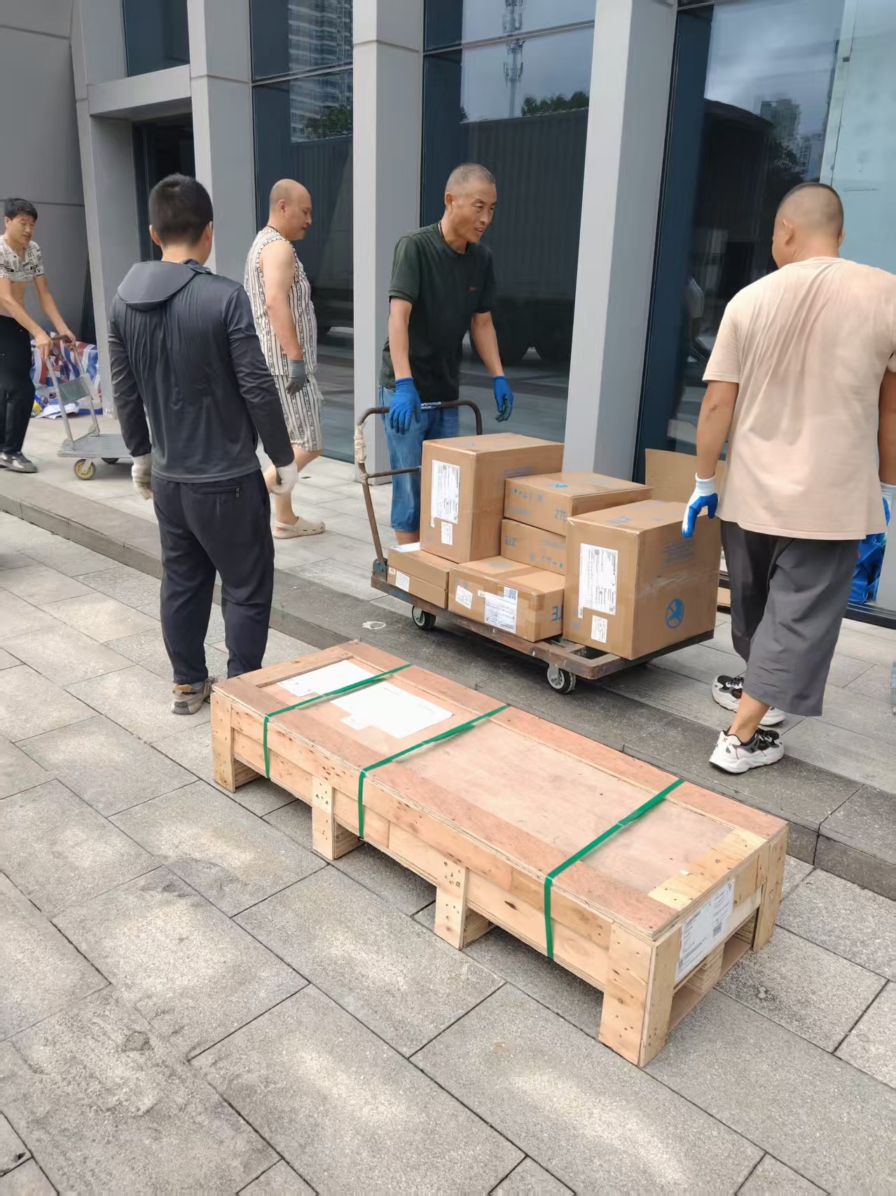 搬迁现场作业