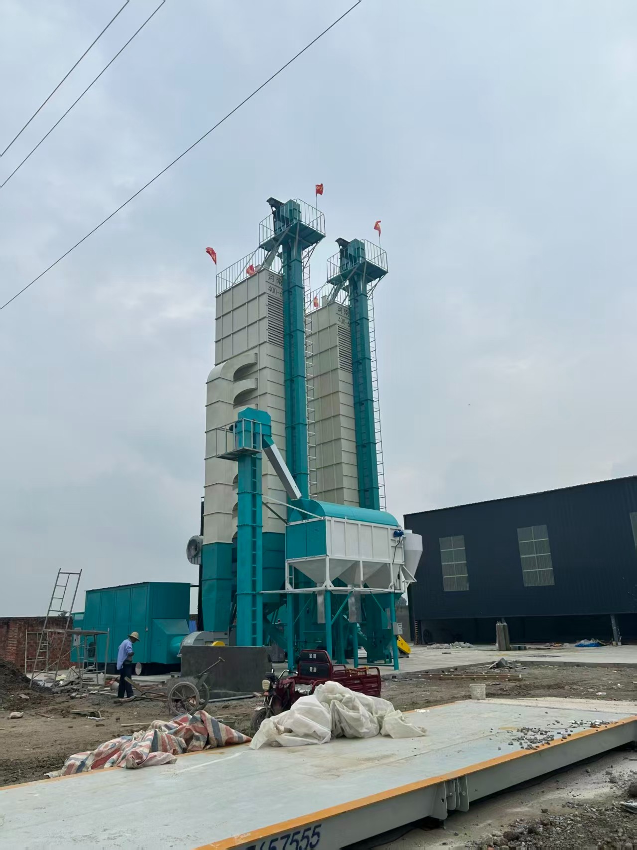 粮食烘干塔外观与结构展示
