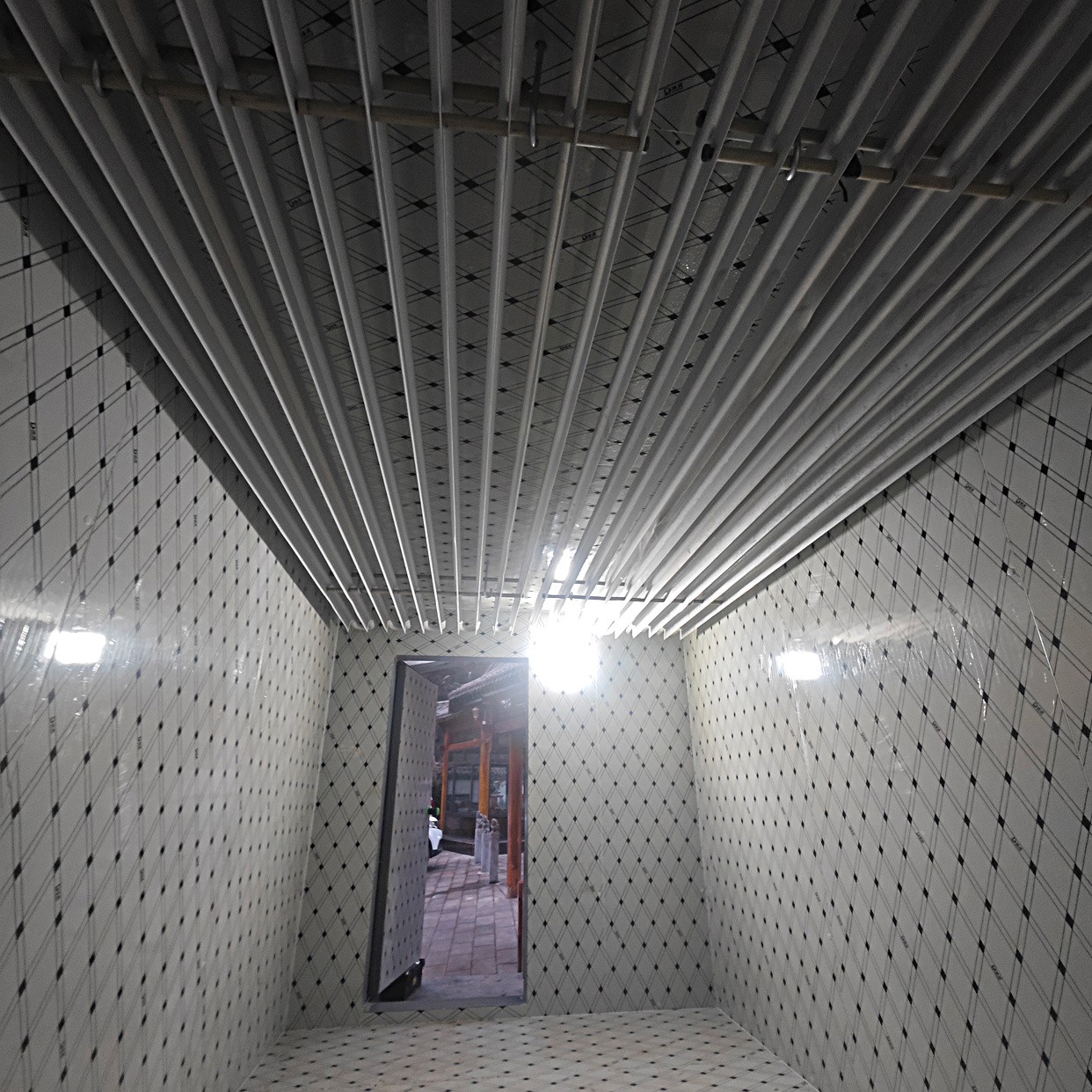移动冷库建造现场