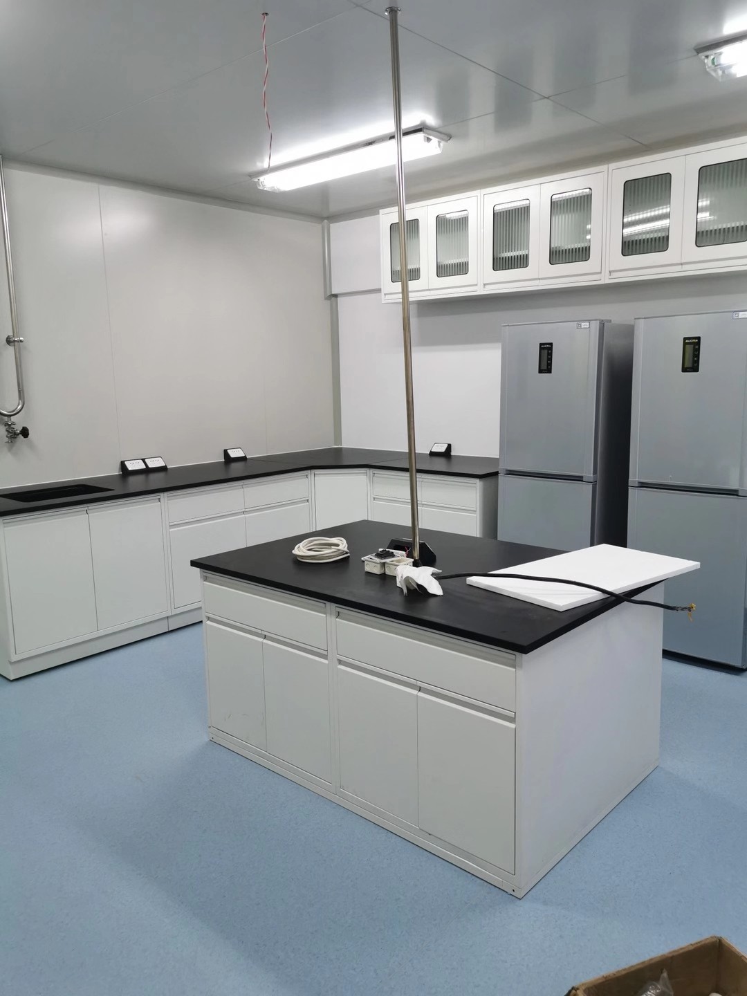lab-fume-hood