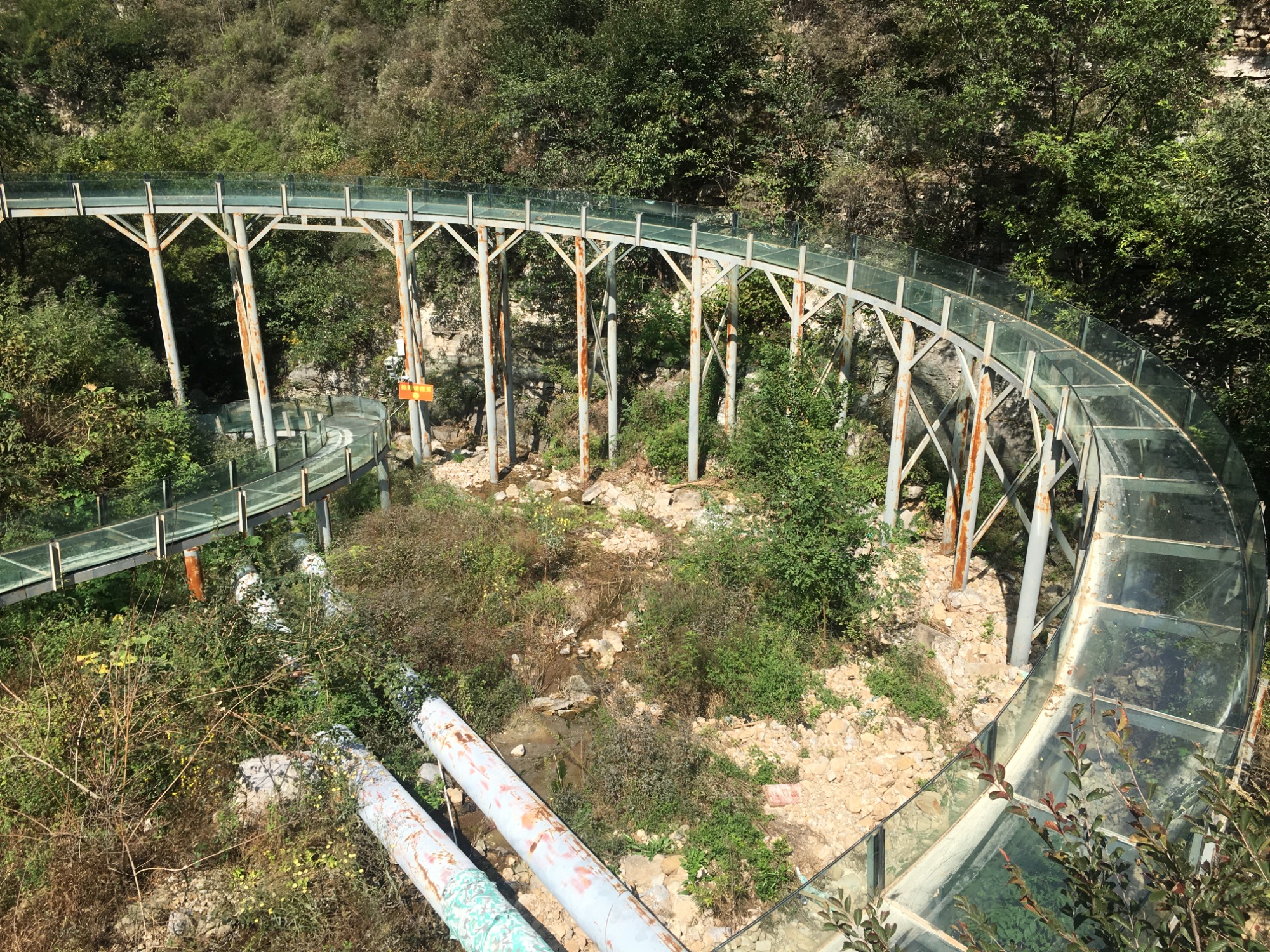 斜坡轨道滑草实景展示