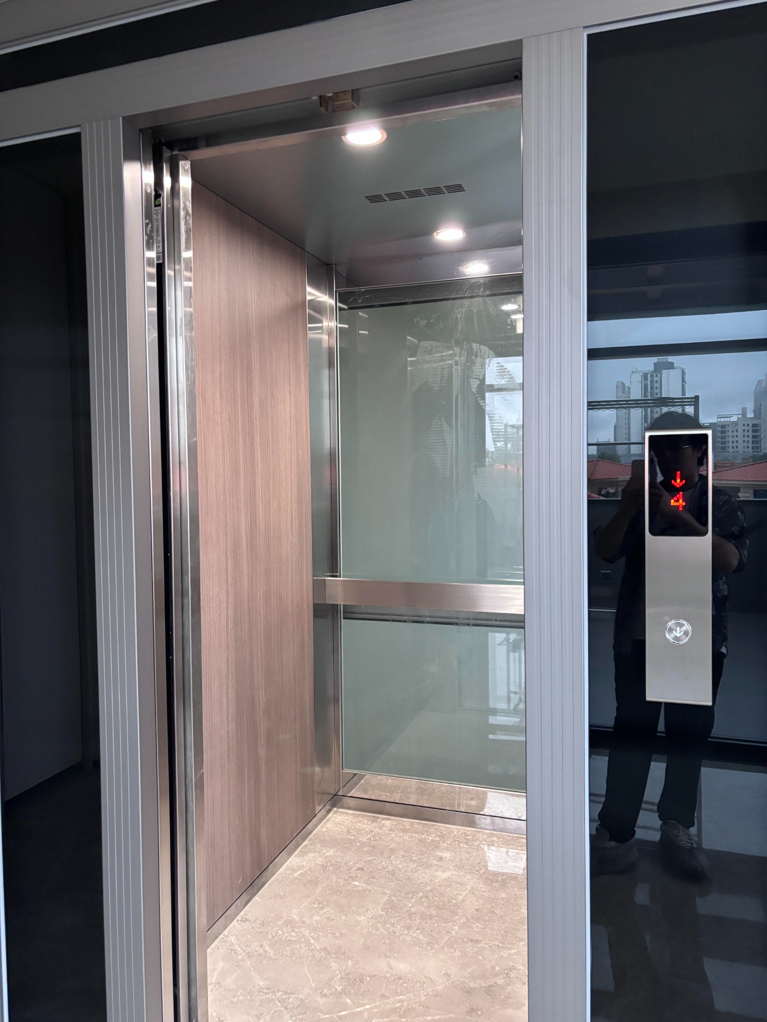 电梯内部结构展示
