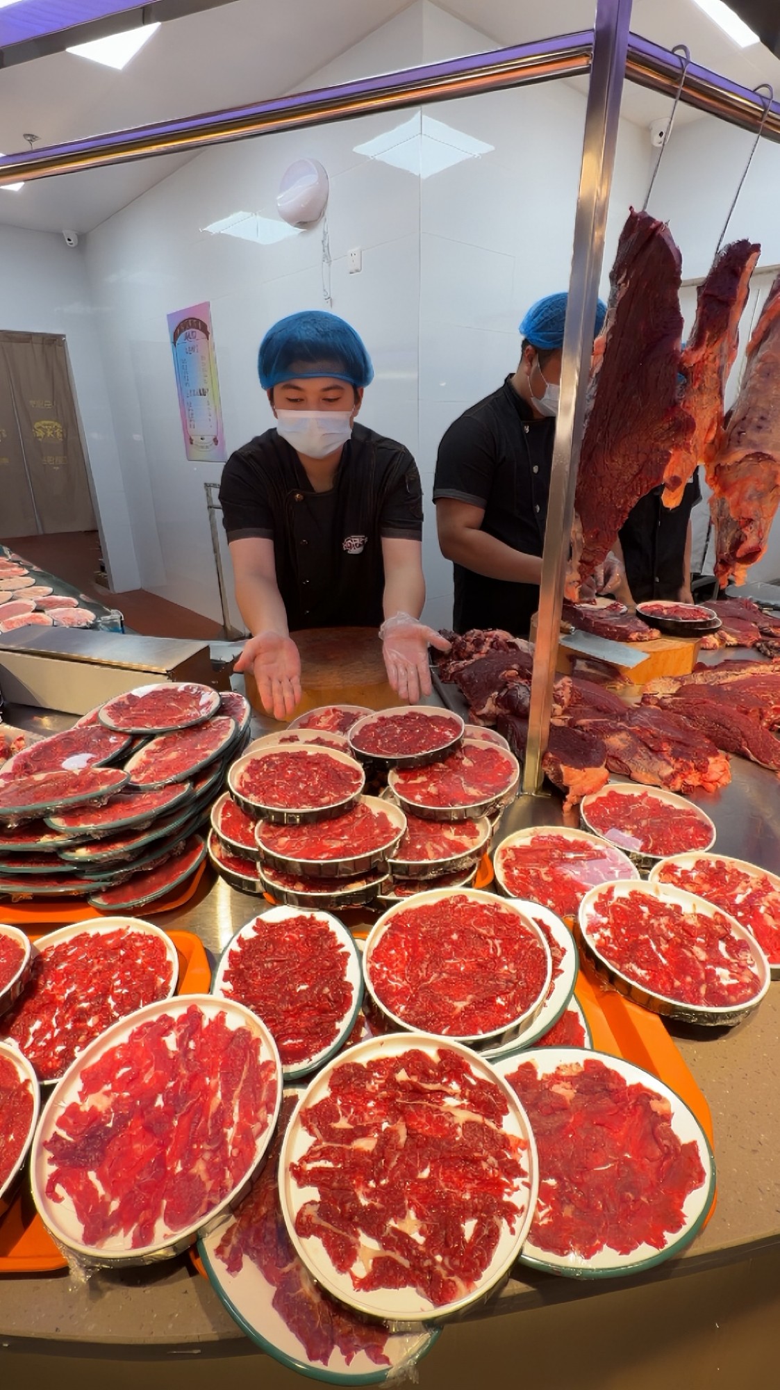 现切牛肉与明档自选服务场景
