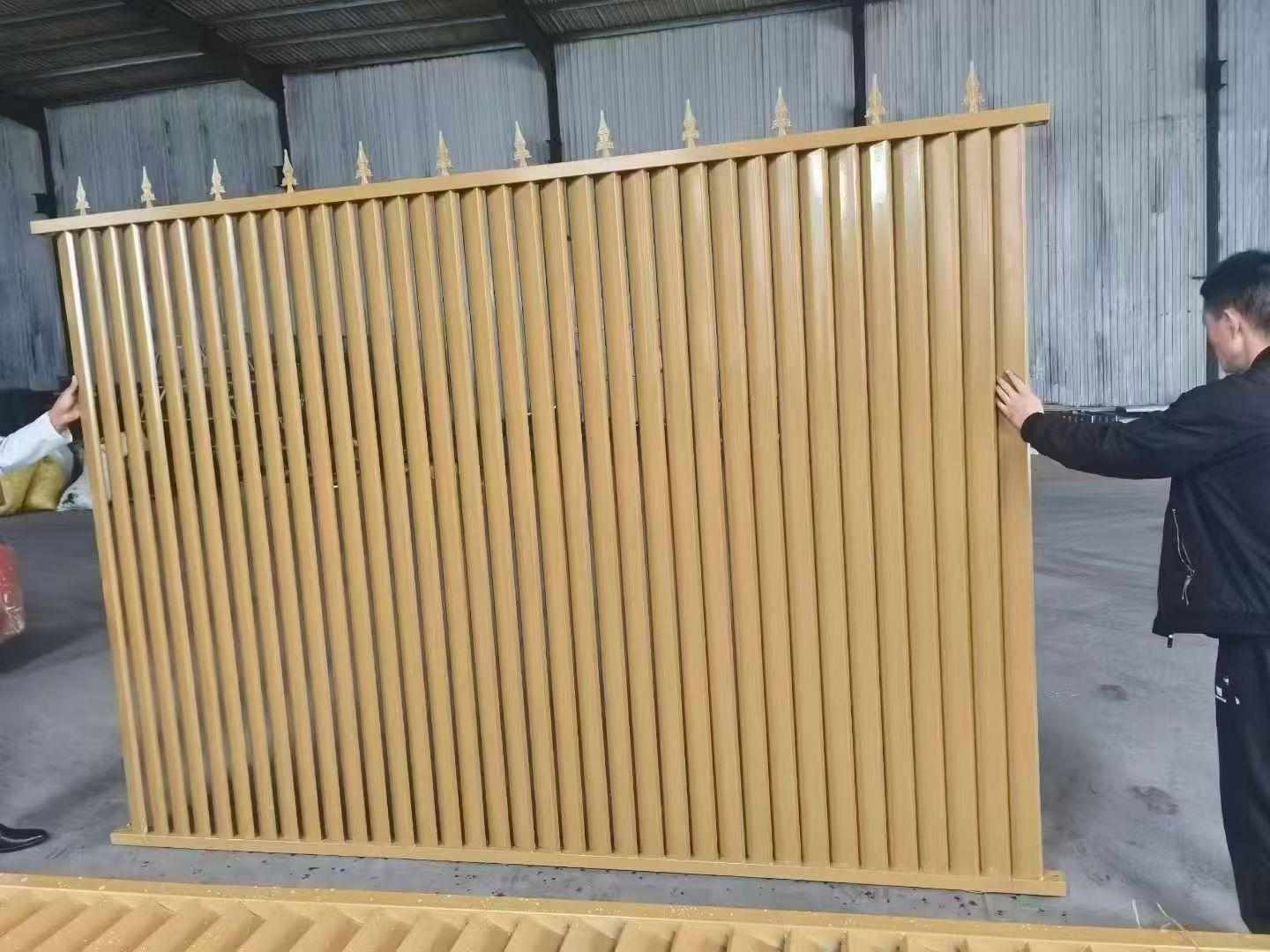 铁艺护栏制造工艺实景图