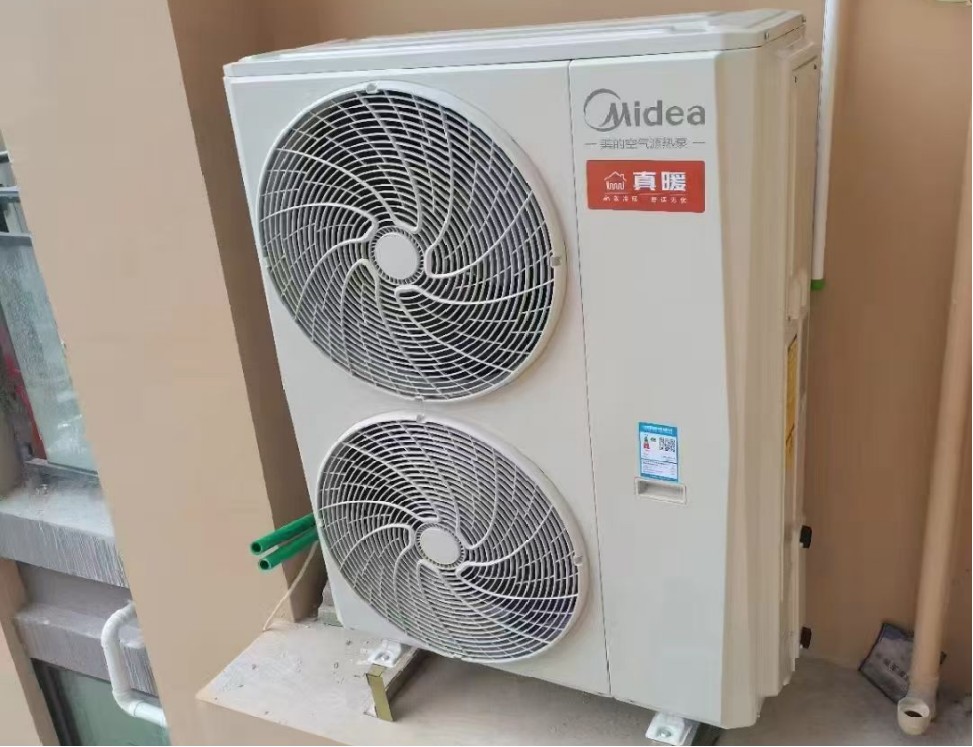 地暖温控系统与分集水器安装实景