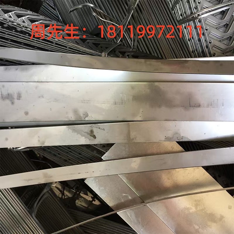 不锈钢管材分类堆放场景
