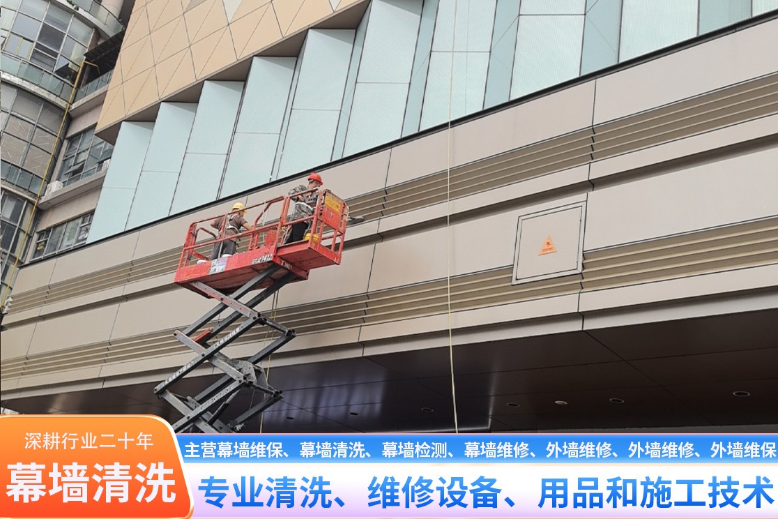 幕墙高空作业实景图