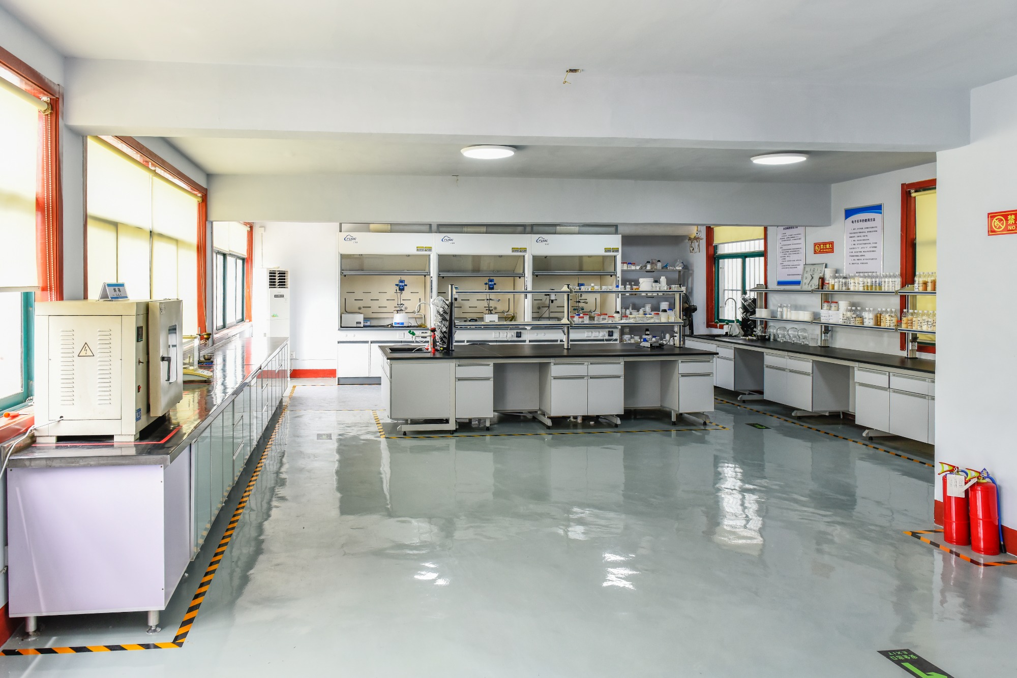 水性胶粘剂研发与应用场景