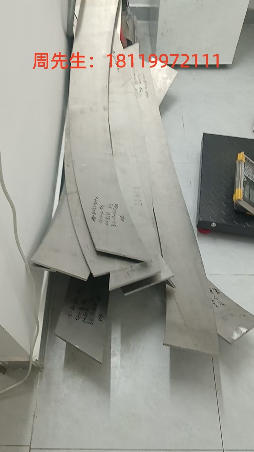 不锈钢管材分类回收作业现场