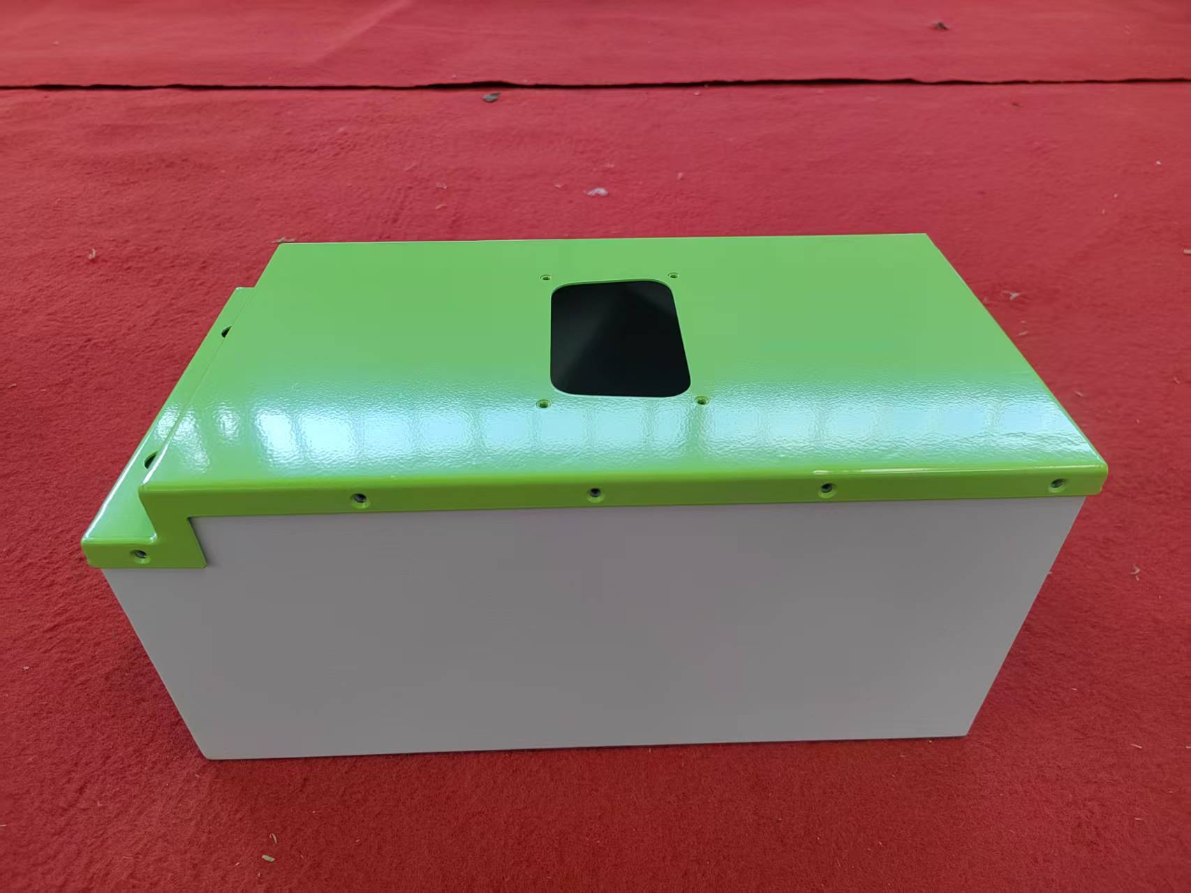储能电池箱结构示意图