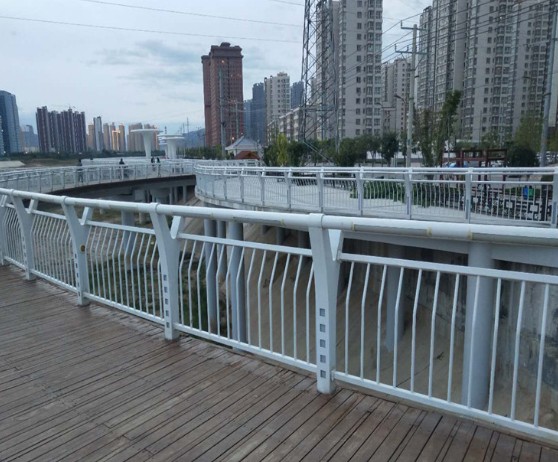 桥梁安全防护结构示意