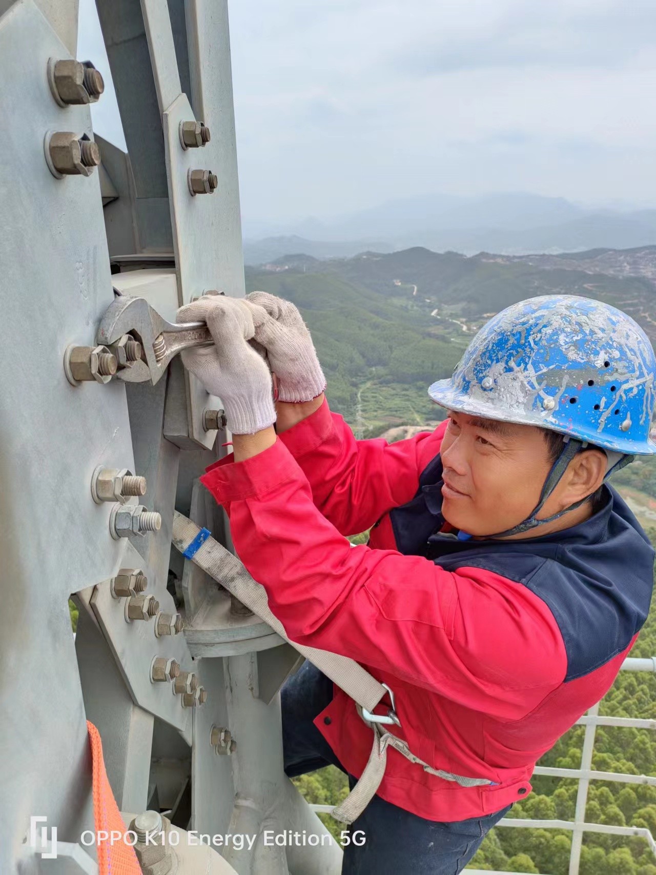 广播电视铁塔维保现场作业实景