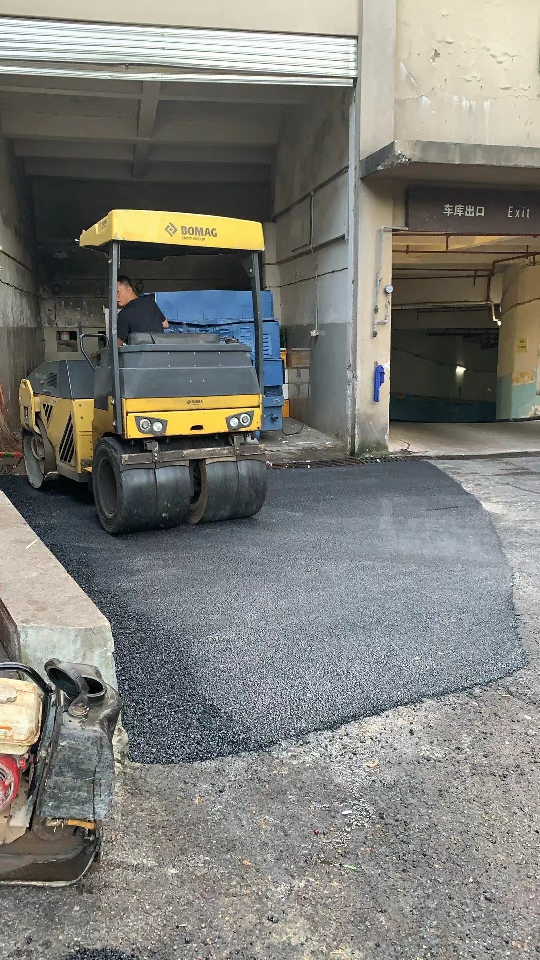 彩色沥青路面施工现场