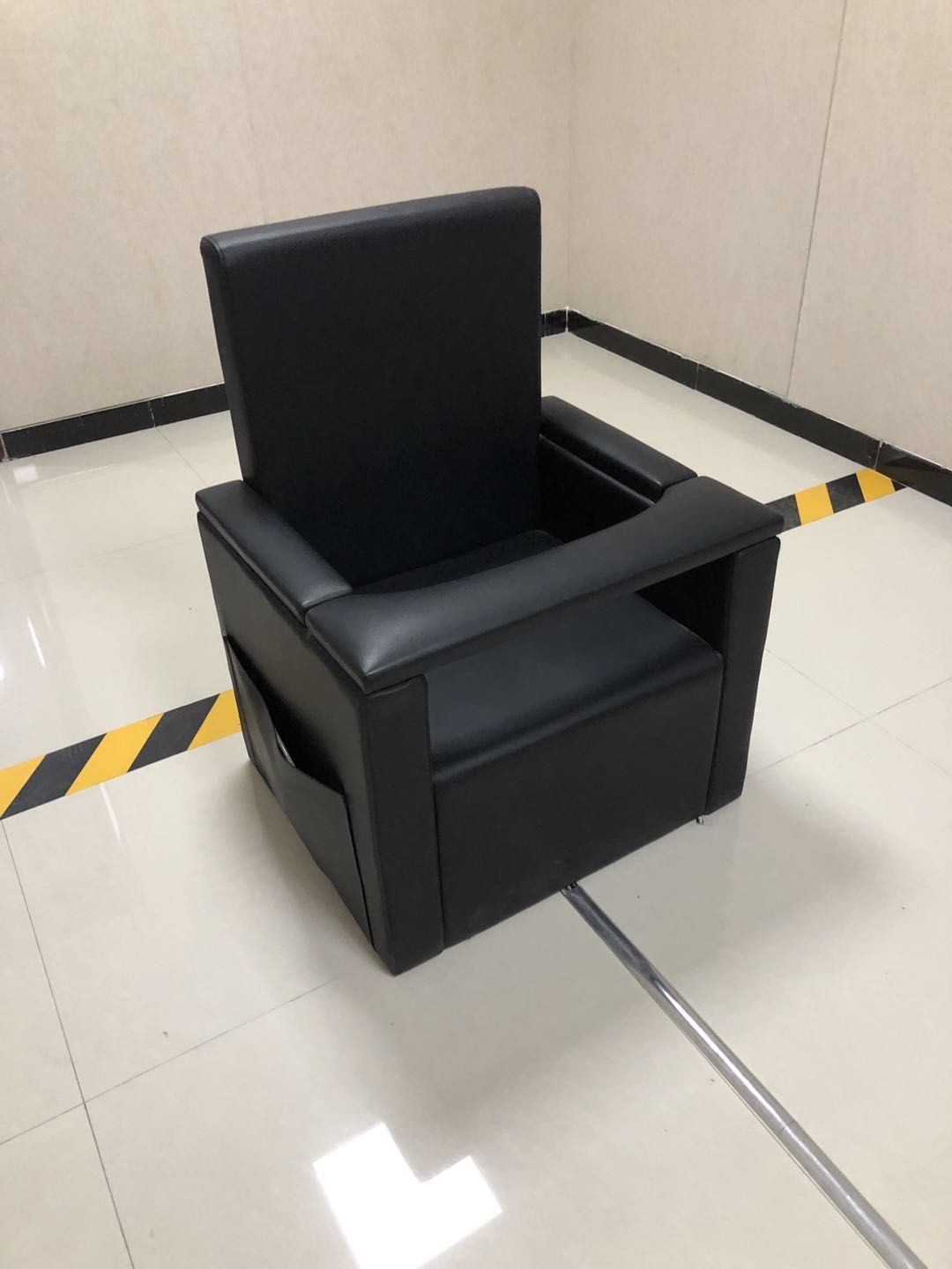 审讯专用椅实景图