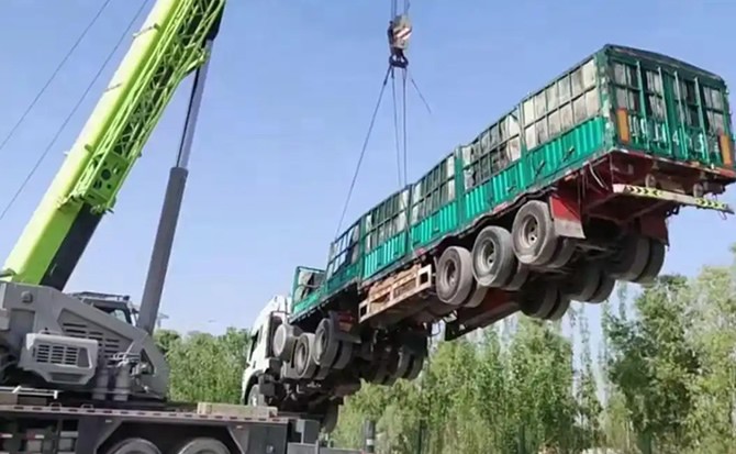 汽车道路救援现场