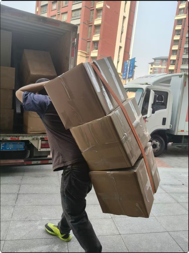 搬家作业现场