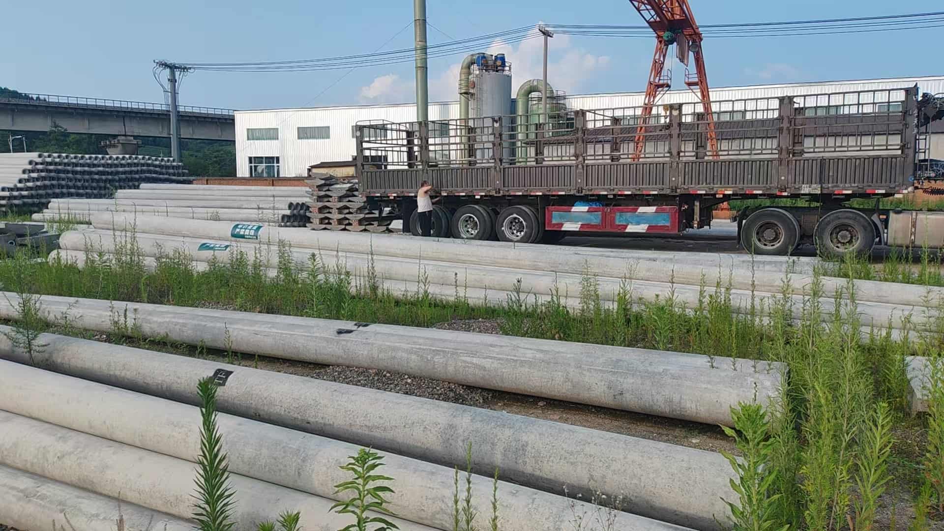预应力水泥电线杆生产与仓储实景