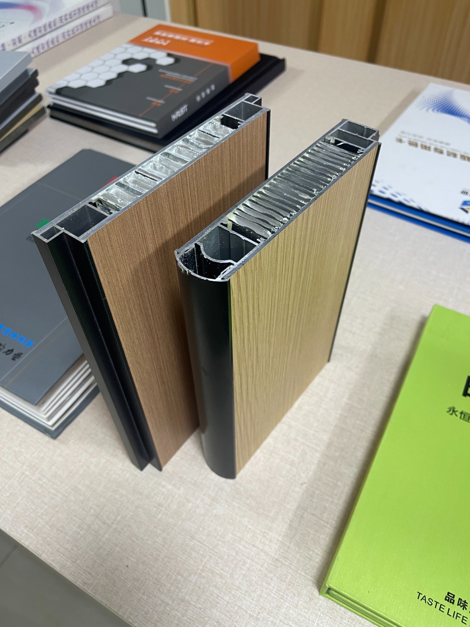 公共卫生间隔断施工现场