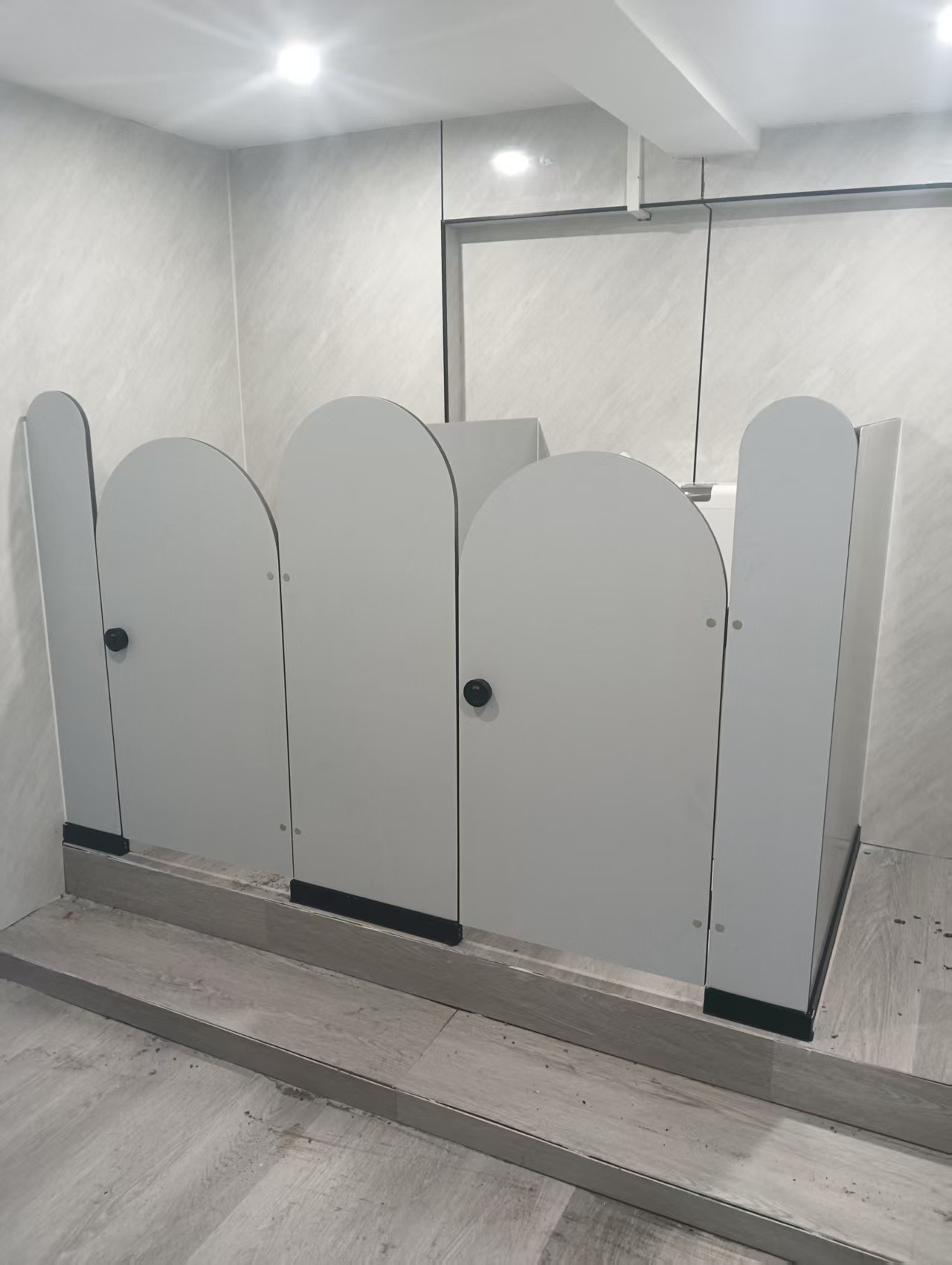 隔断施工现场示意图