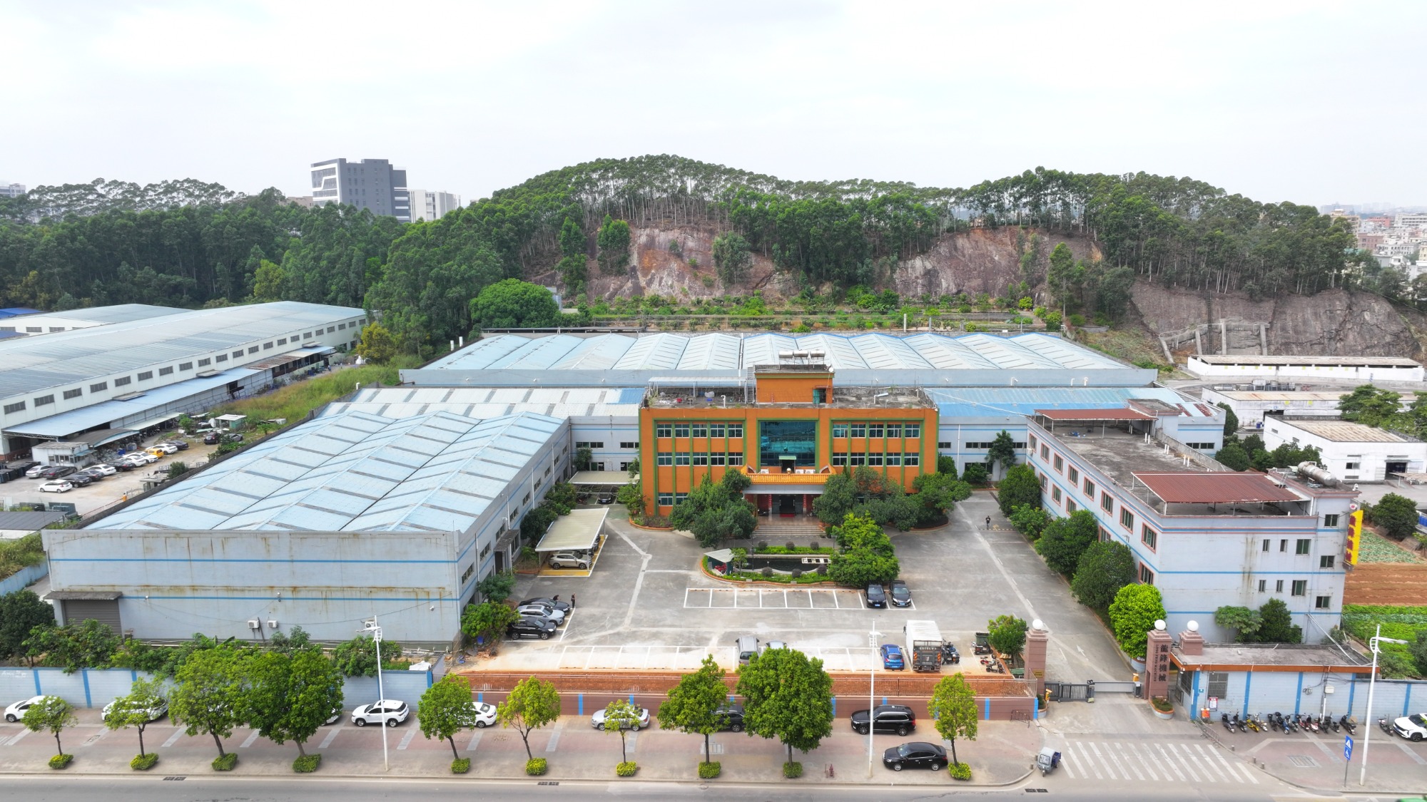 硅胶注塑设备运行场景