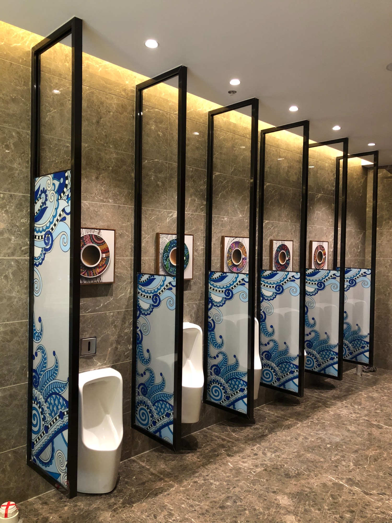 卫生间隔断实景安装