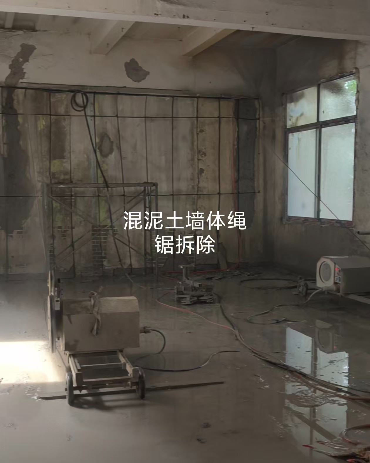 钩臂车作业实景