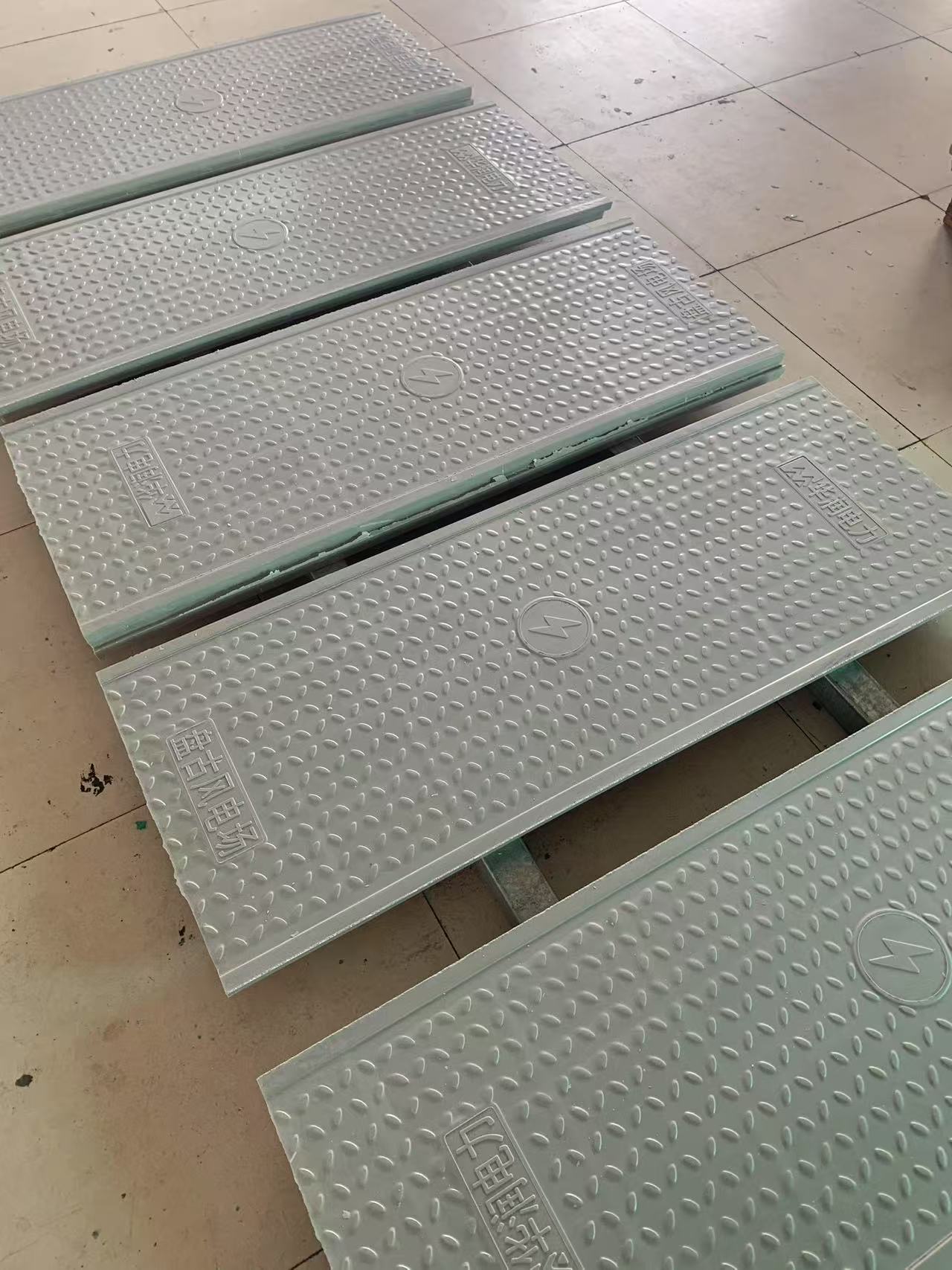 复合材料盖板生产线实景图