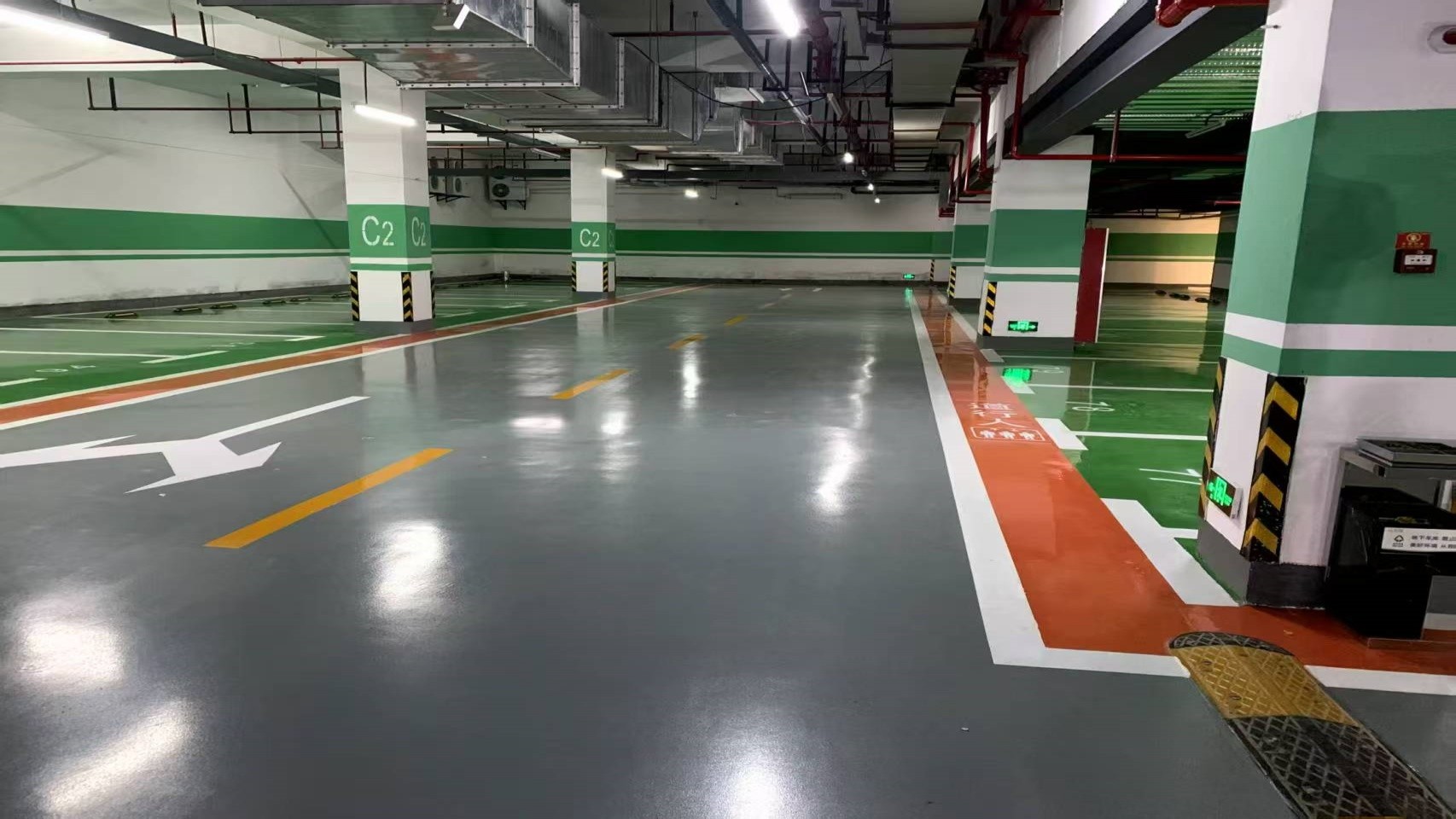 环氧超耐磨地坪施工现场