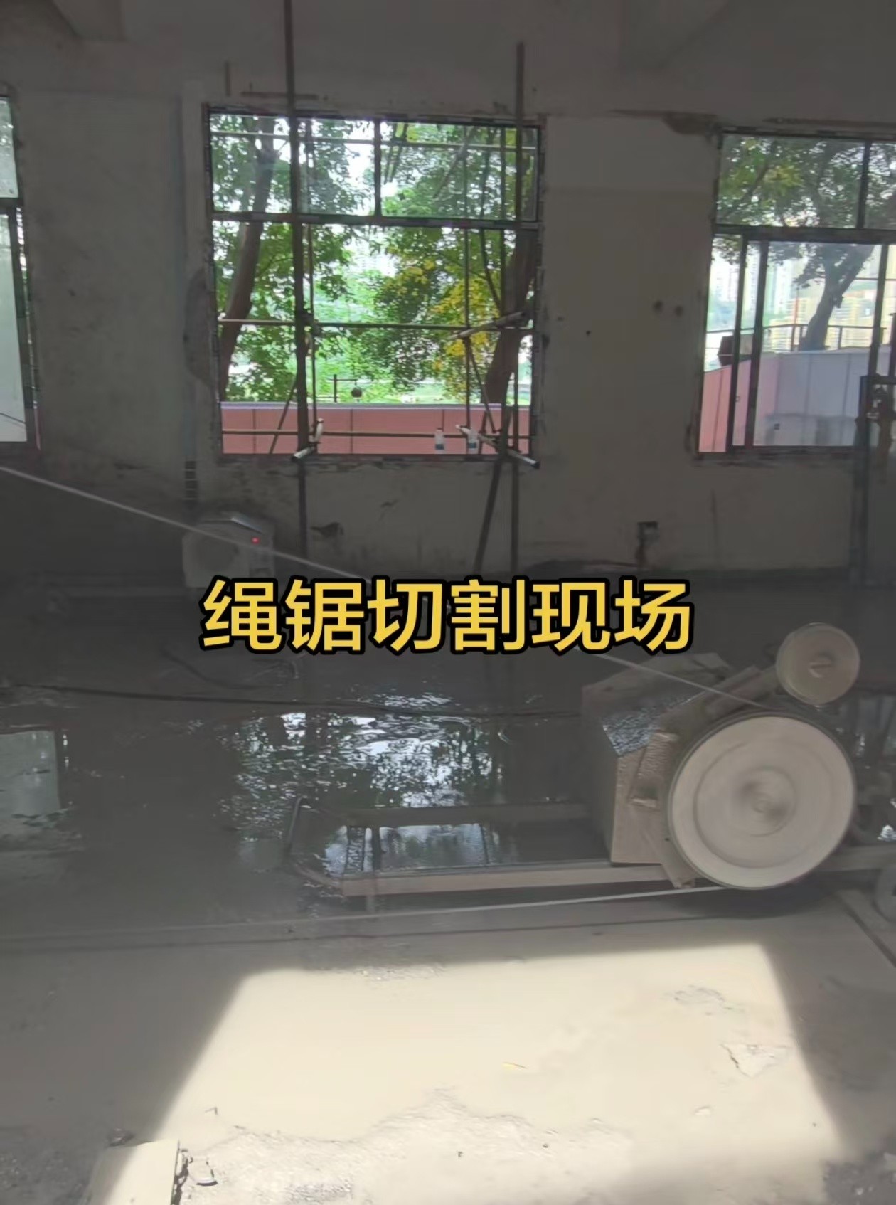 建筑废弃物规范化清运作业现场