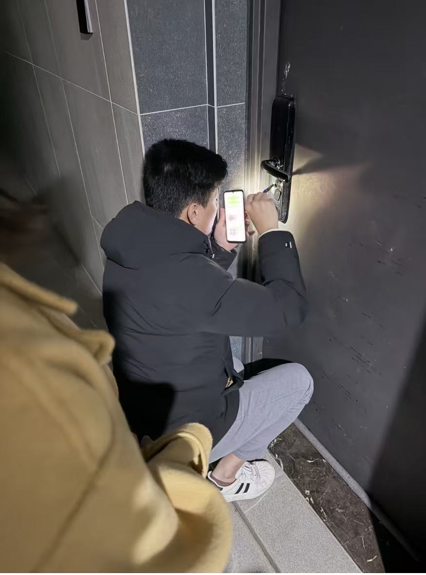 车位锁施工场景