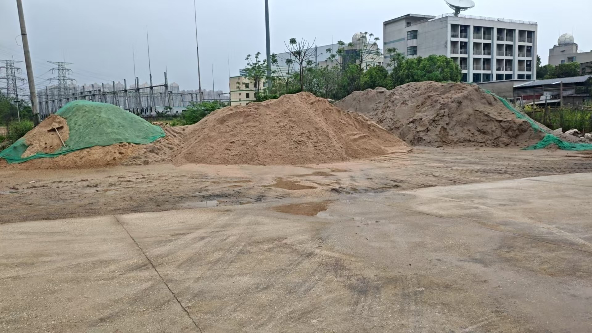 建筑材料配送与服务现场